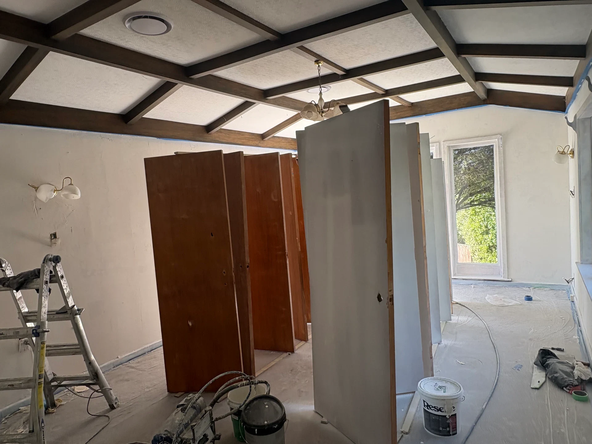 Interior painting Hamilton - Professional room painting and decorating services