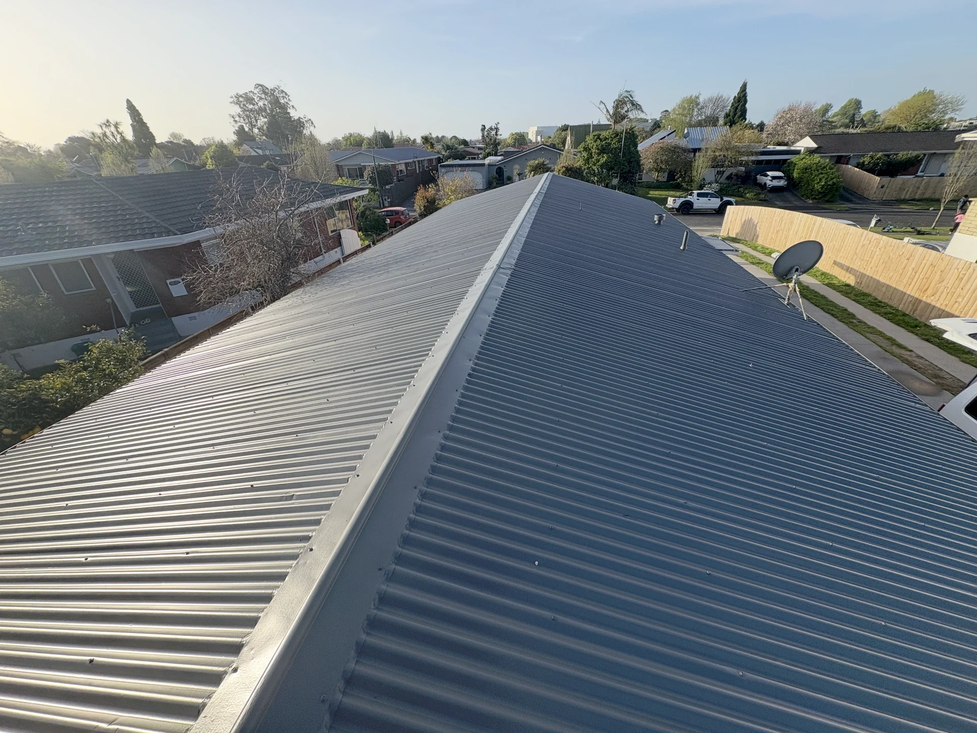 Smooth finished grey roof coating