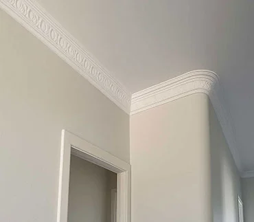 mobile-tomar-contracting_hamilton-corner-crown-molding-1920w.webp