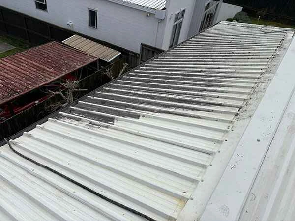 roof-before-waterblasting