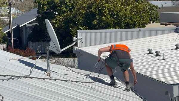 using-bord-protect-gutters-exterior-overspray