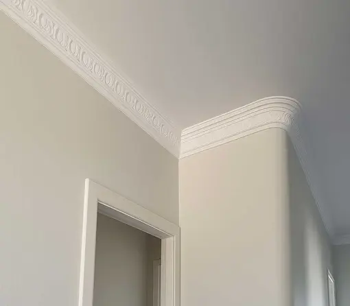 tomar-contracting_hamilton-corner-crown-molding-1920w.webp
